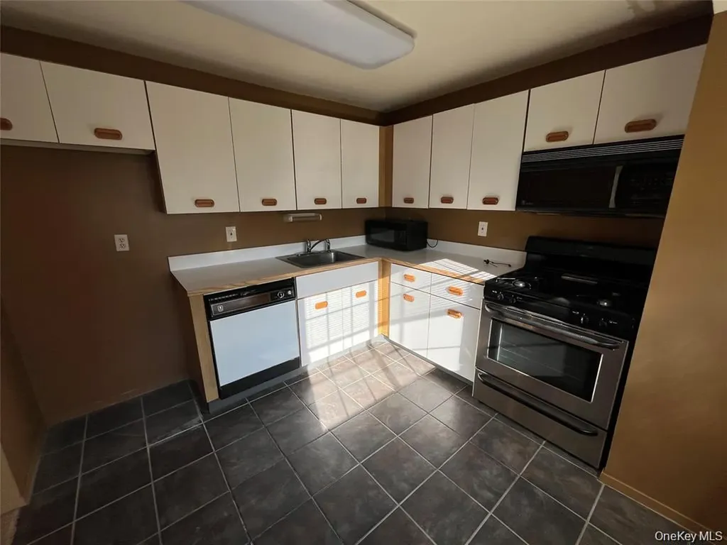 45 Newbrook Lane Bay Shore NY 11706