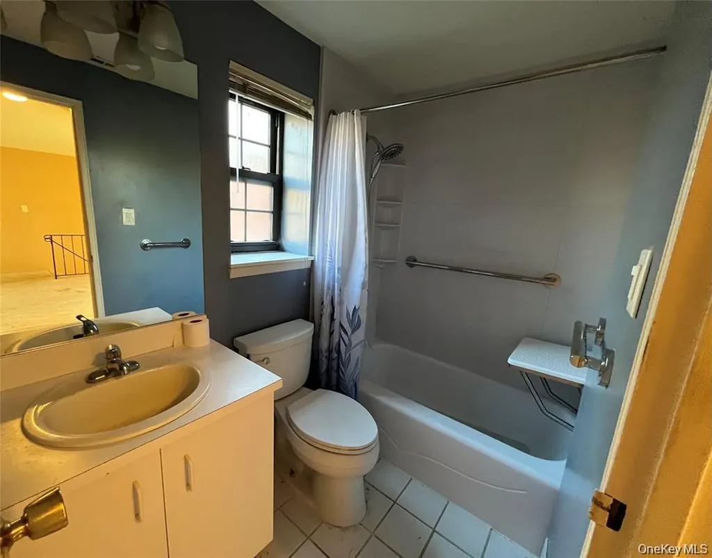 45 Newbrook Lane Bay Shore NY 11706