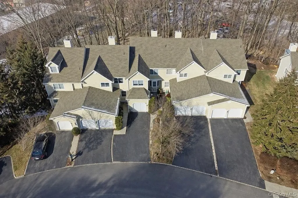 305 Glenwood Drive Briarcliff Manor NY 10510