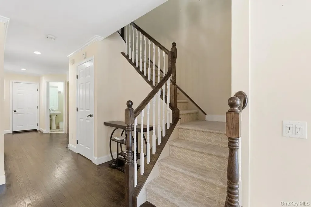 305 Glenwood Drive Briarcliff Manor NY 10510