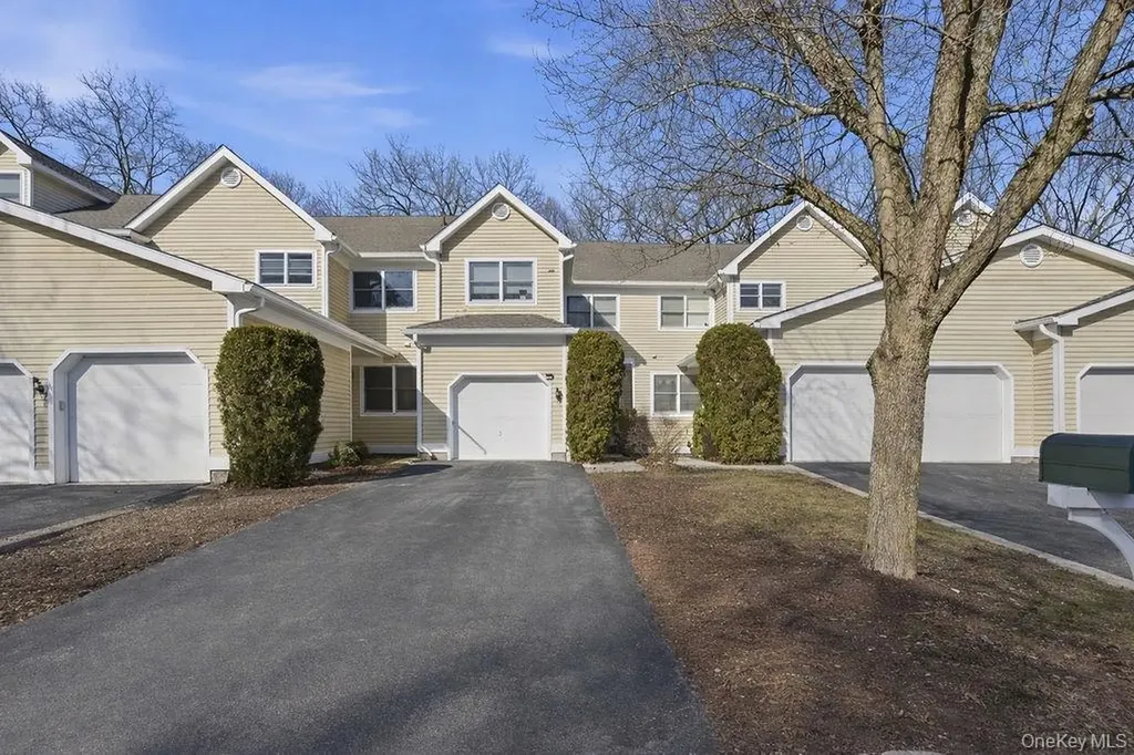 305 Glenwood Drive Briarcliff Manor NY 10510