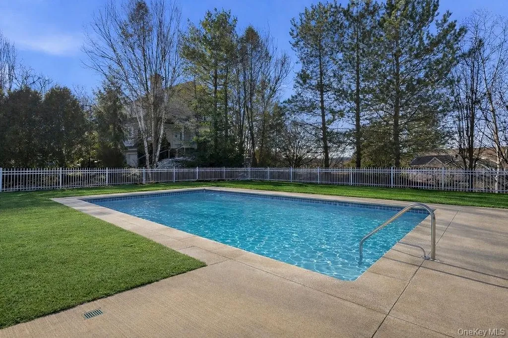 305 Glenwood Drive Briarcliff Manor NY 10510