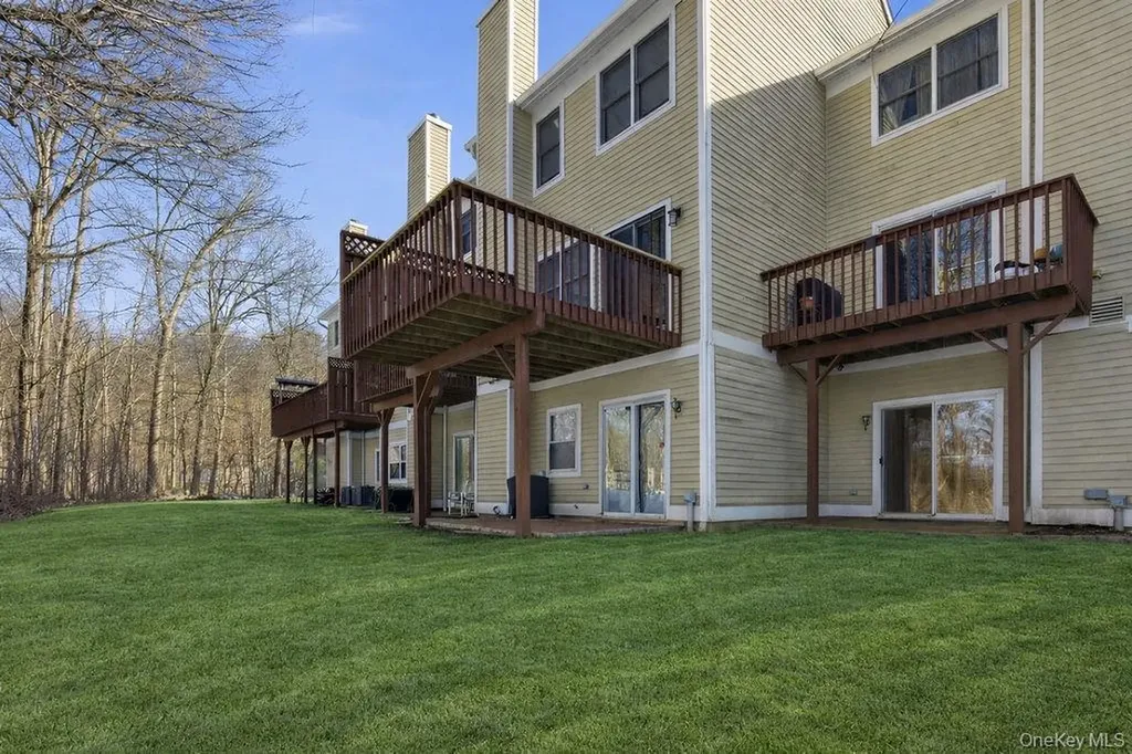 305 Glenwood Drive Briarcliff Manor NY 10510