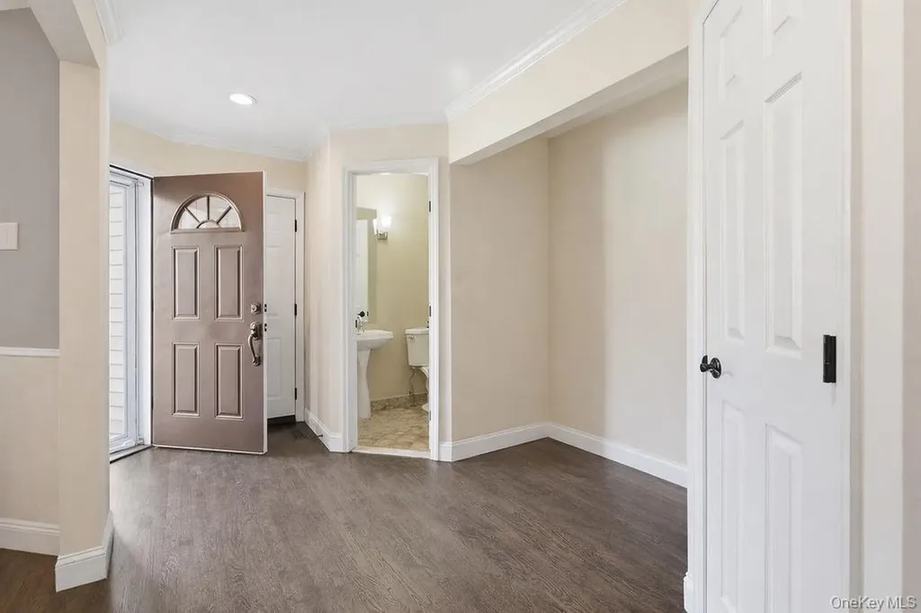 305 Glenwood Drive Briarcliff Manor NY 10510