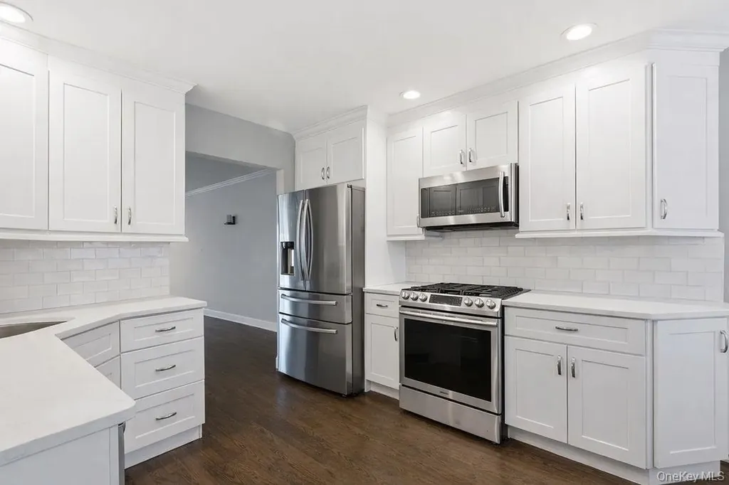 305 Glenwood Drive Briarcliff Manor NY 10510