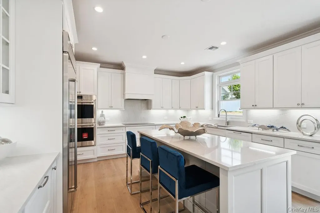 48 Plainview Road Woodbury NY 11797