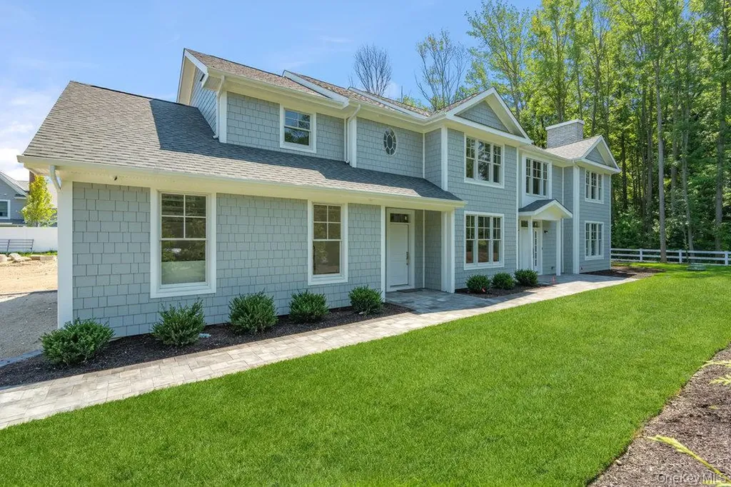 48 Plainview Road Woodbury NY 11797