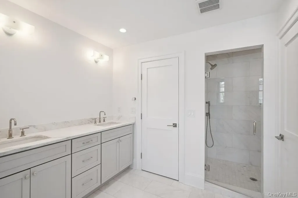 48 Plainview Road Woodbury NY 11797