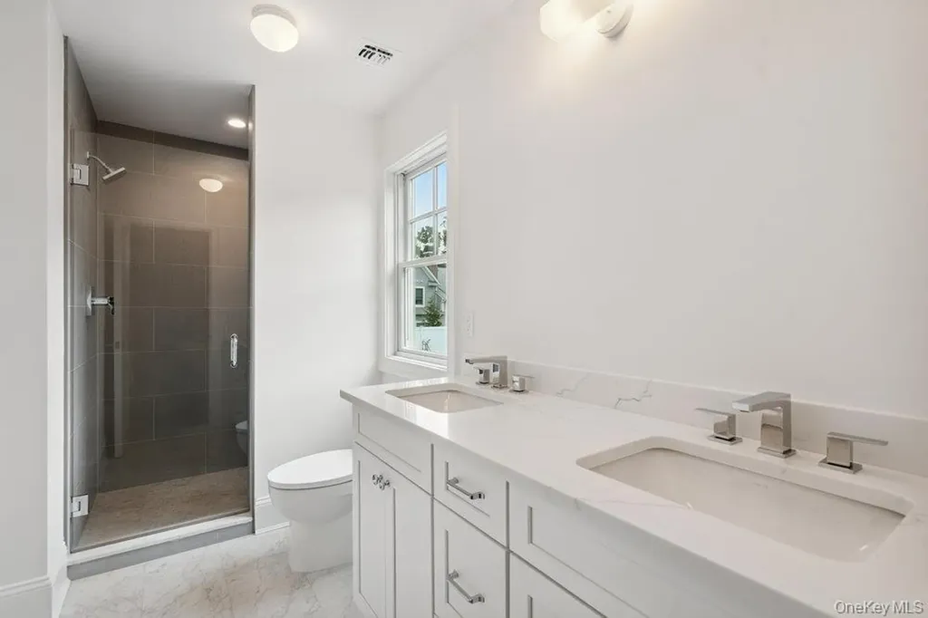 48 Plainview Road Woodbury NY 11797