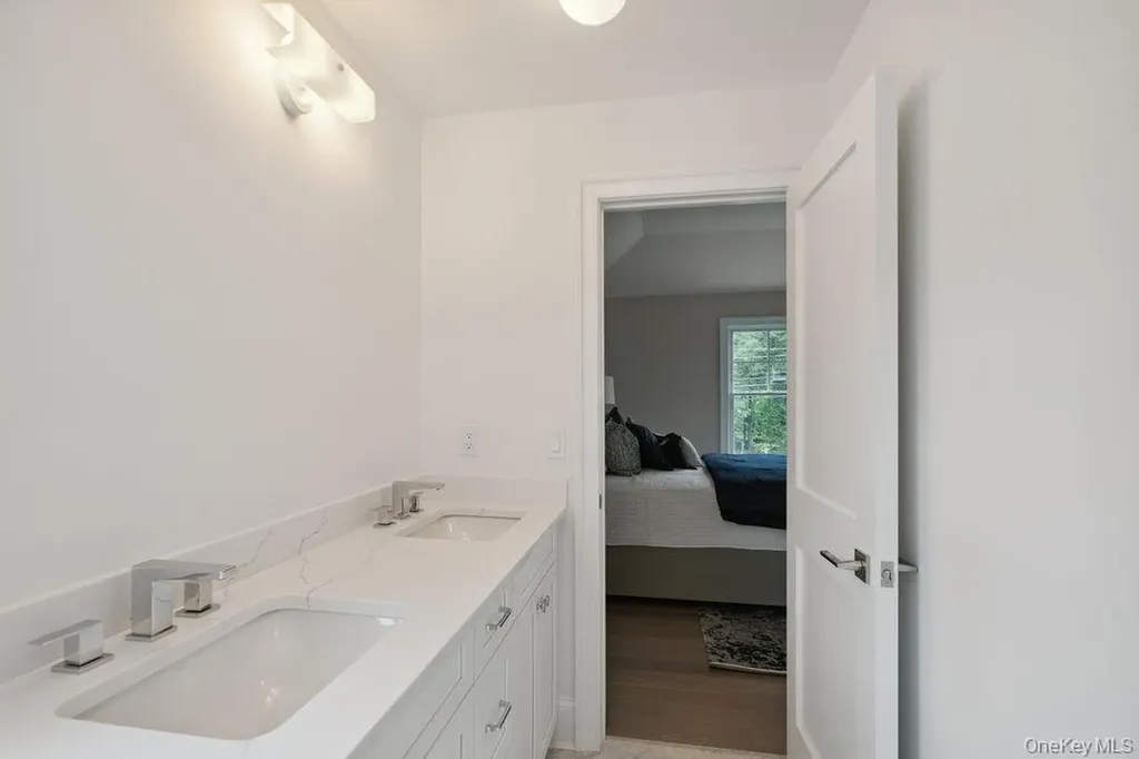 48 Plainview Road Woodbury NY 11797