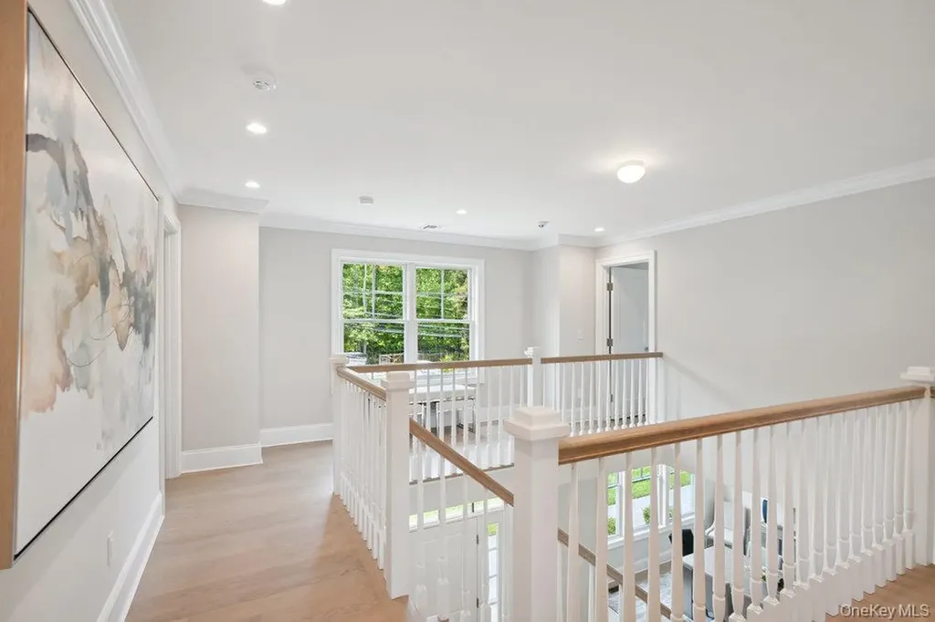48 Plainview Road Woodbury NY 11797