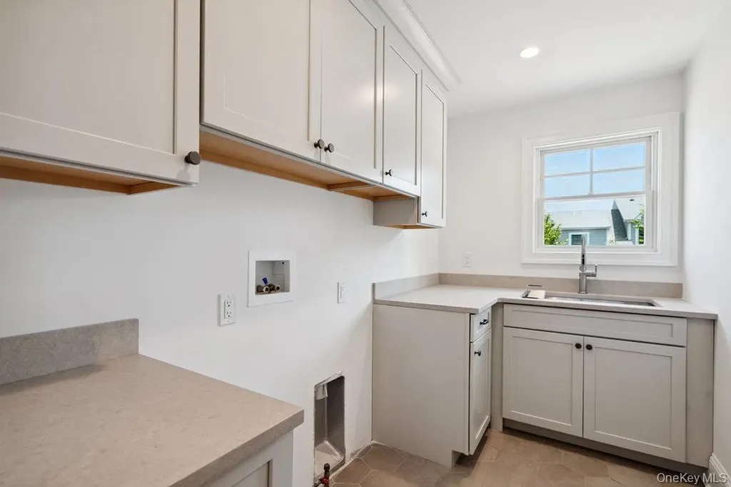 48 Plainview Road Woodbury NY 11797