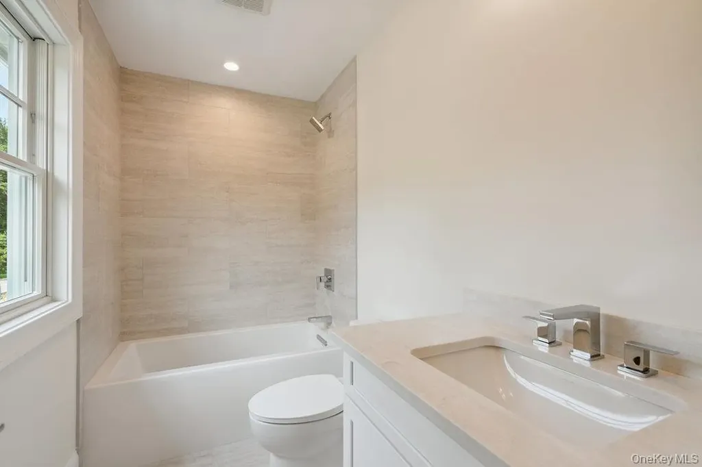 48 Plainview Road Woodbury NY 11797