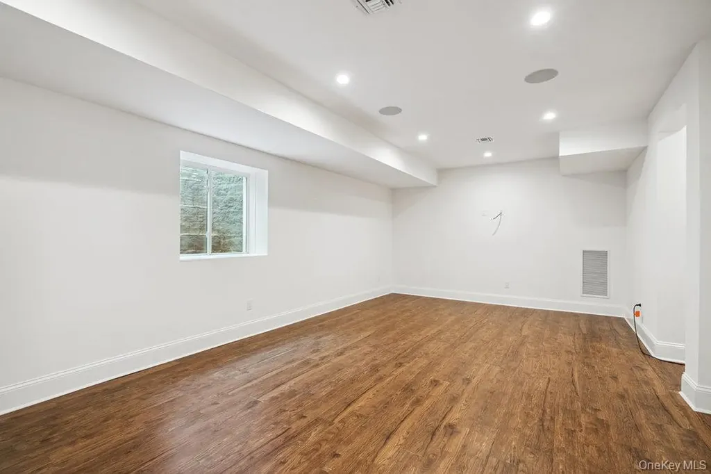 48 Plainview Road Woodbury NY 11797
