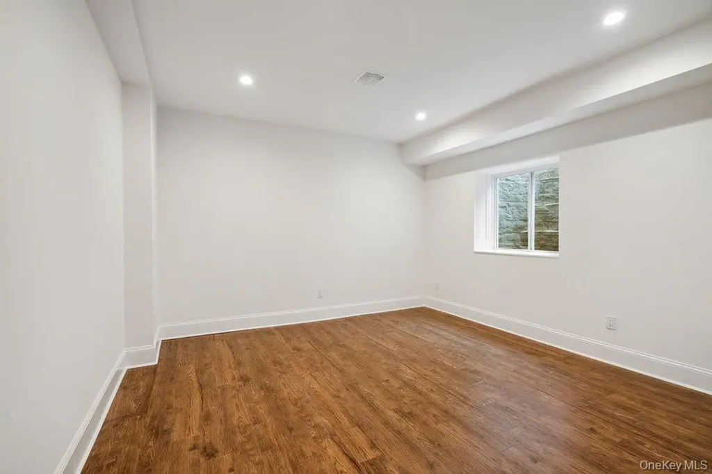 48 Plainview Road Woodbury NY 11797