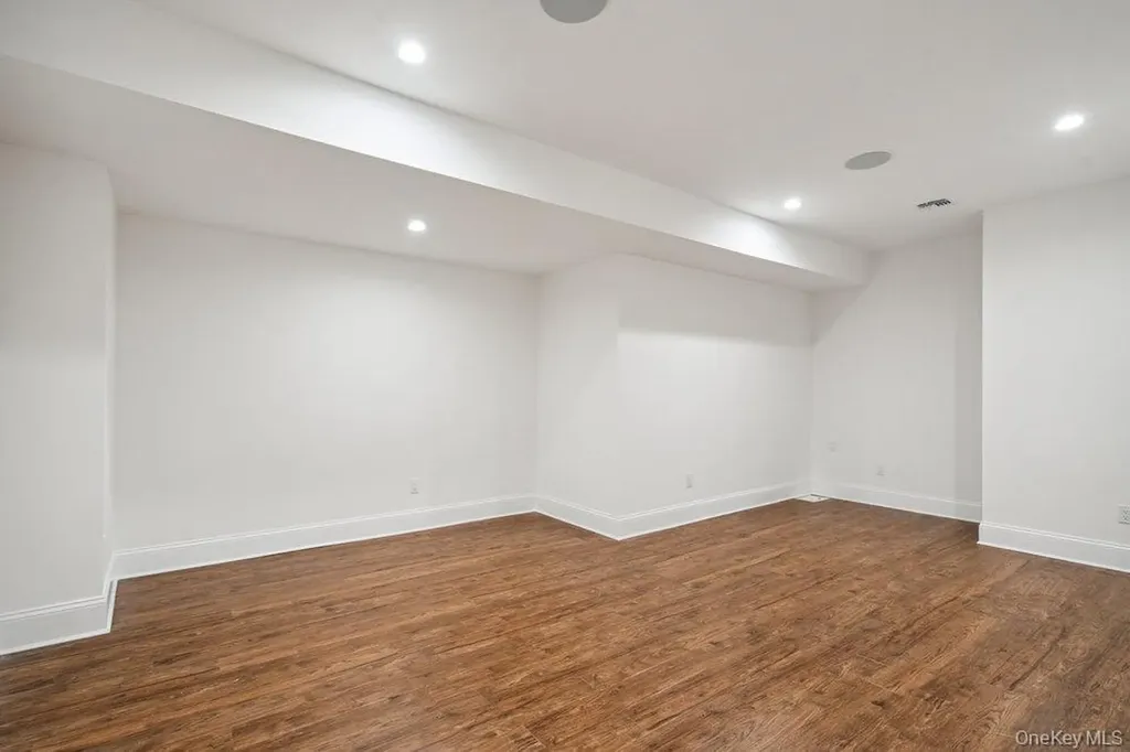 48 Plainview Road Woodbury NY 11797