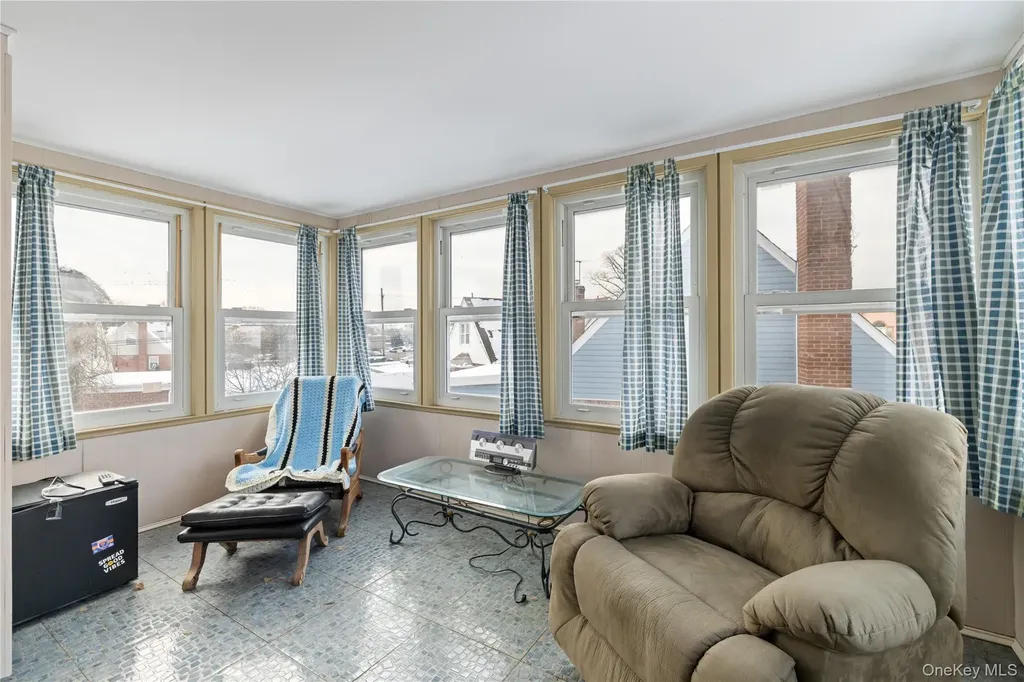 17 Standish Road Valley Stream NY 11580