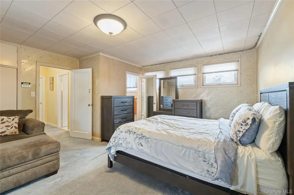 17 Standish Road Valley Stream NY 11580