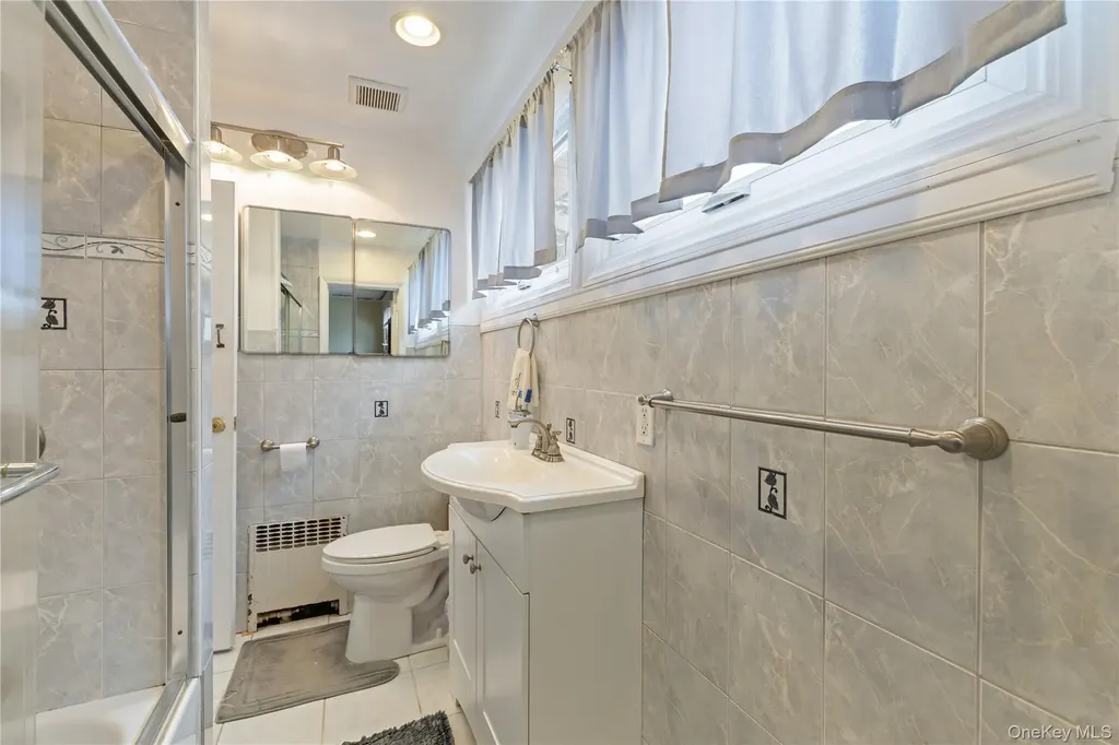 17 Standish Road Valley Stream NY 11580