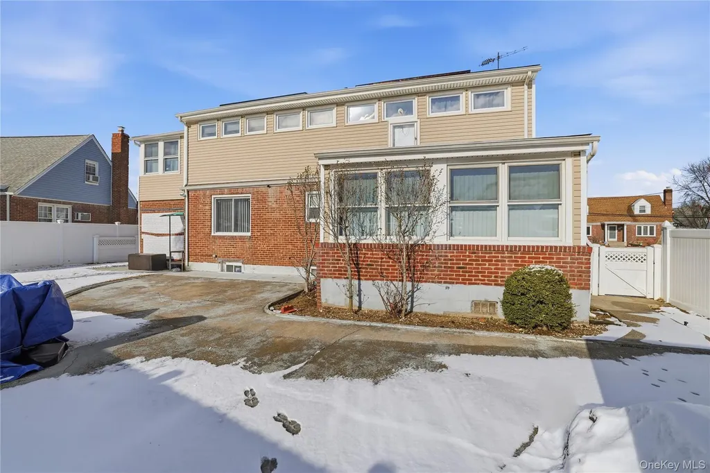 17 Standish Road Valley Stream NY 11580