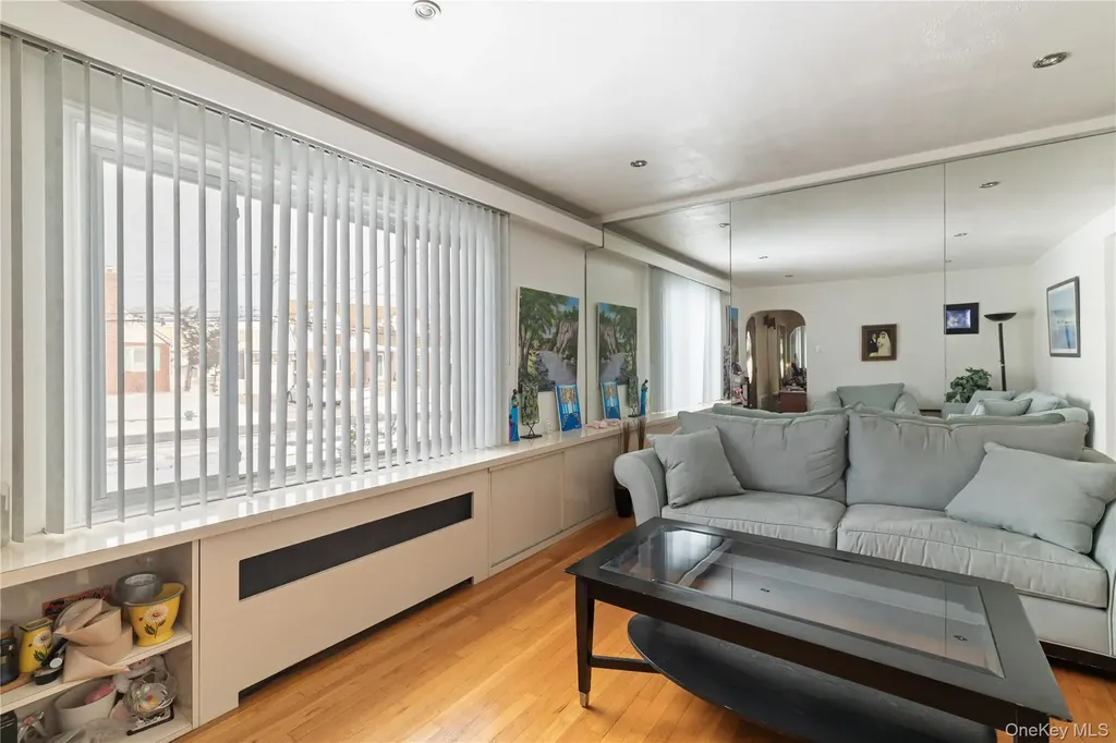 17 Standish Road Valley Stream NY 11580