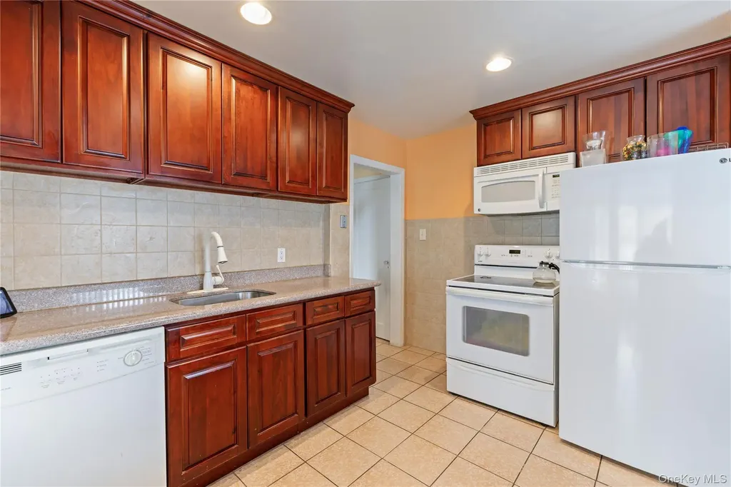 17 Standish Road Valley Stream NY 11580