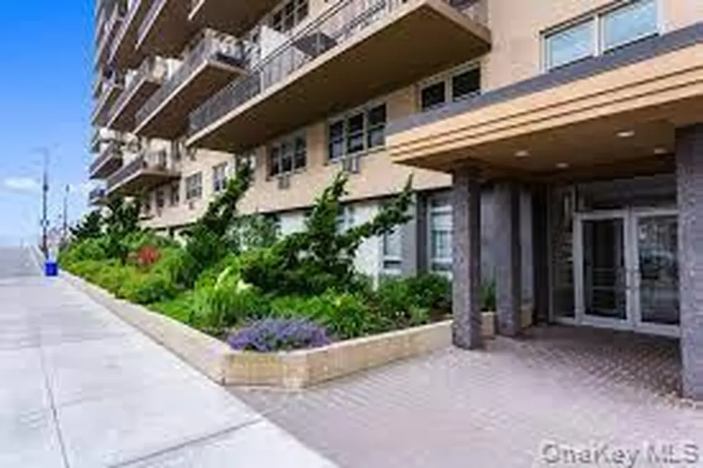 25 Neptune Boulevard Long Beach NY 11561