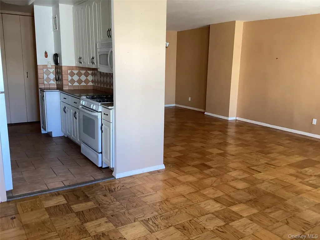 25 Neptune Boulevard Long Beach NY 11561