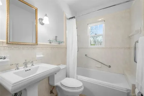 42 Crestview Street New Rochelle NY 10801
