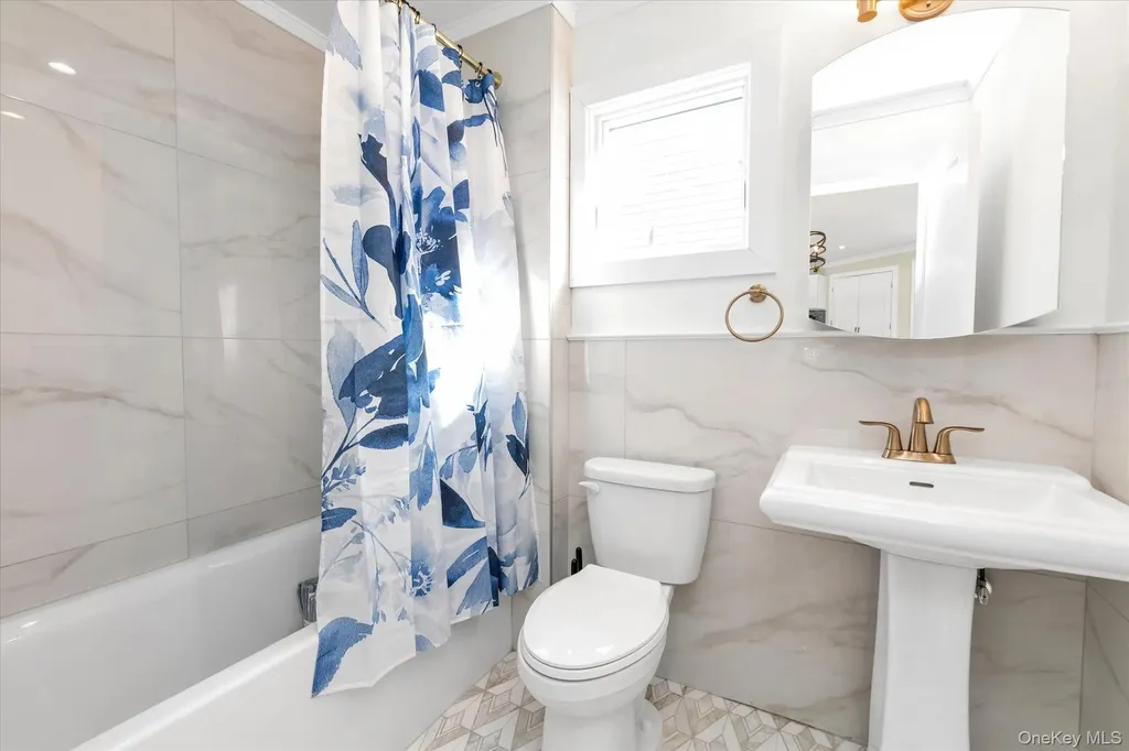 3894 Sands Lane Seaford NY 11783