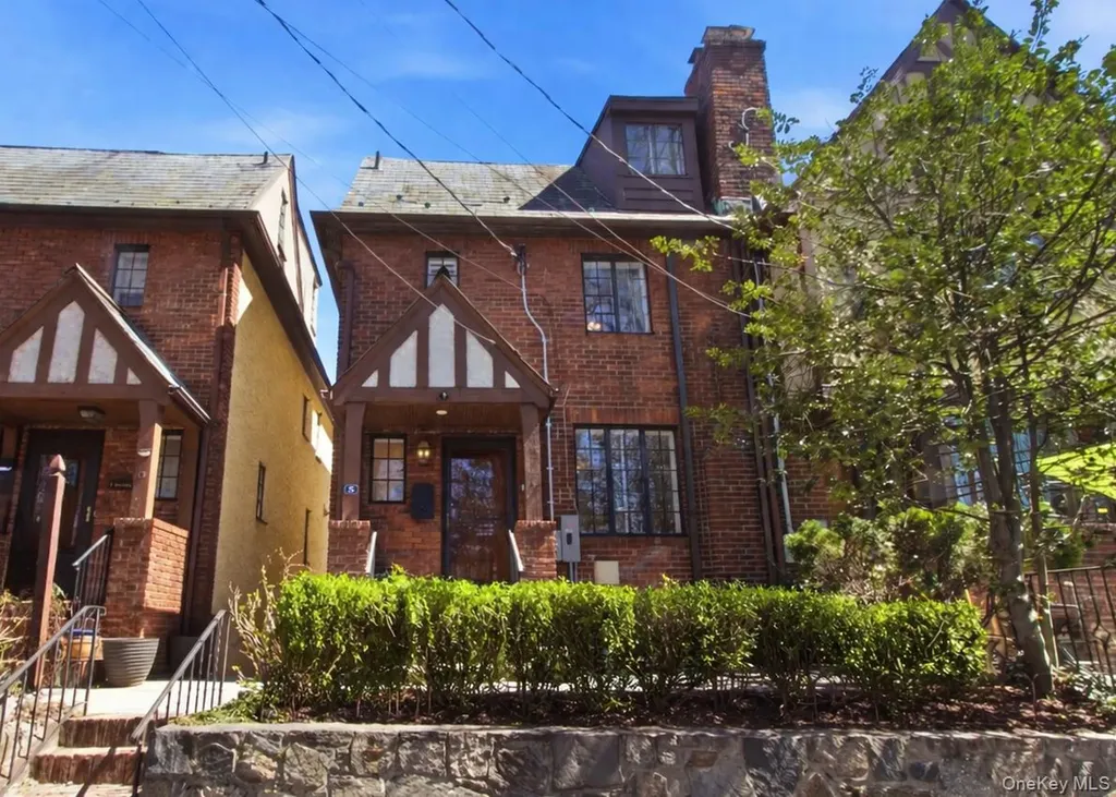 8 Parkway Drive Pelham NY 10803