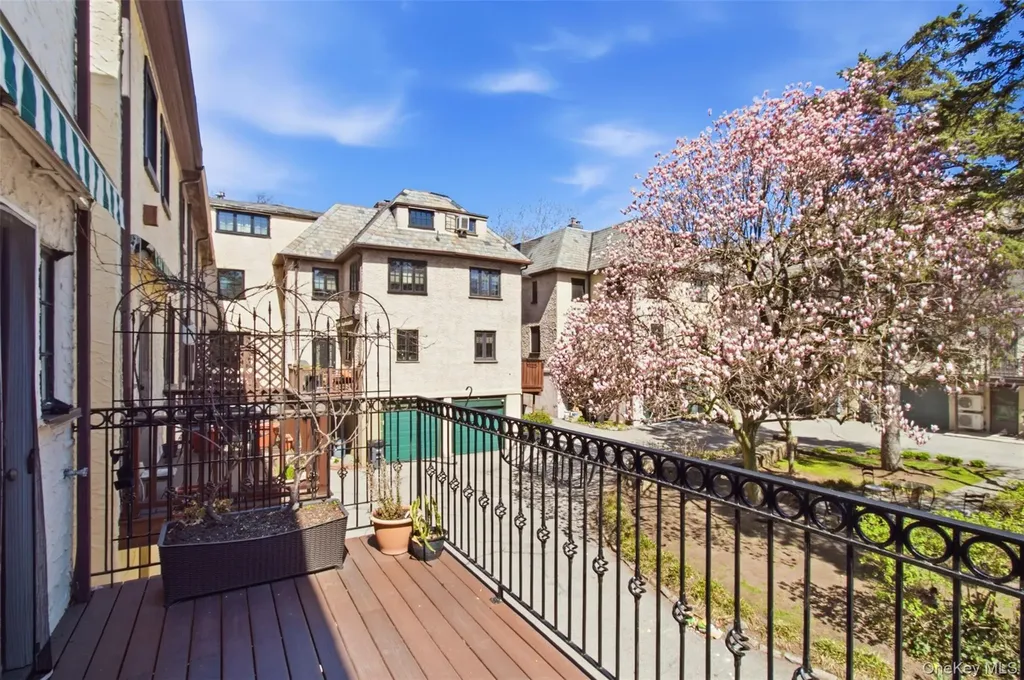 8 Parkway Drive Pelham NY 10803