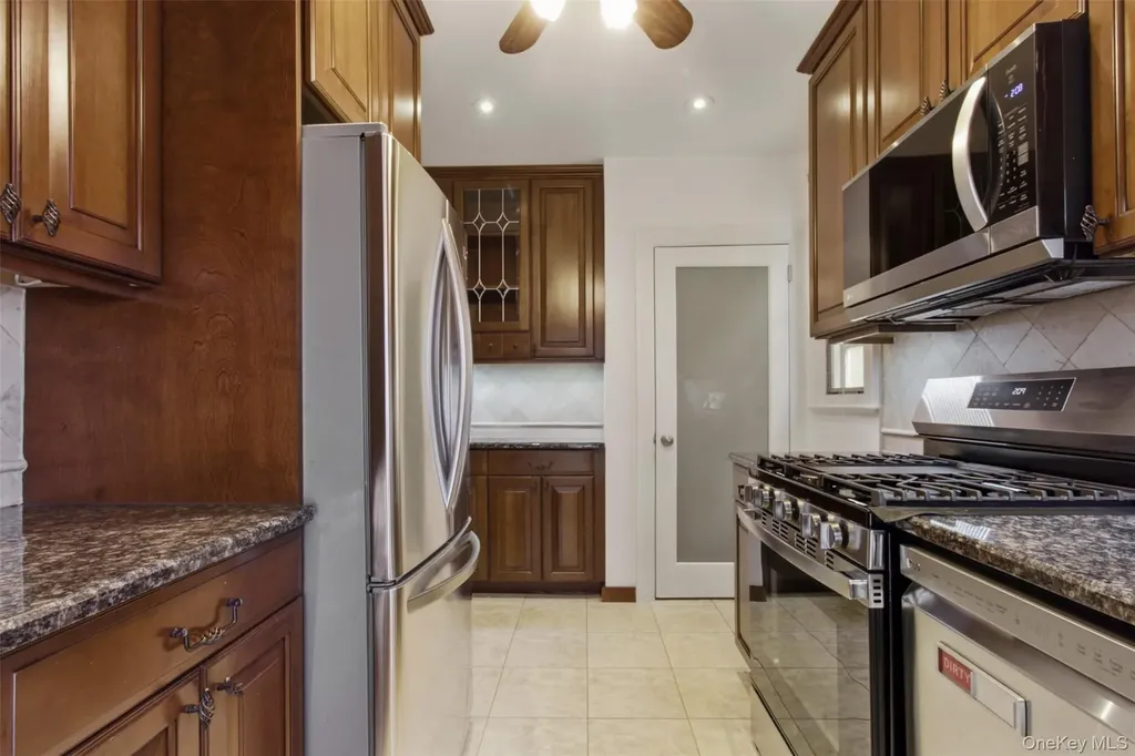 8 Parkway Drive Pelham NY 10803