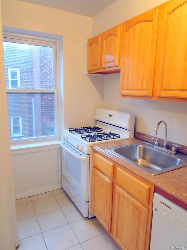 585 Mclean Avenue Yonkers NY 10705