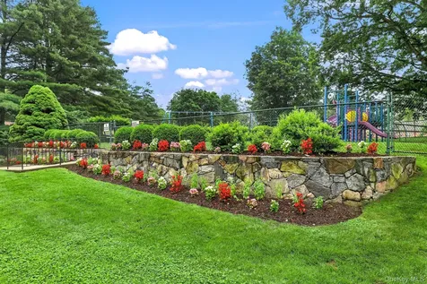 33 Fieldstone Drive Hartsdale NY 10530