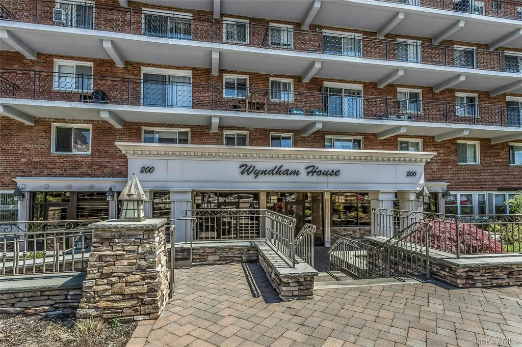 200 Atlantic Avenue Lynbrook NY 11563