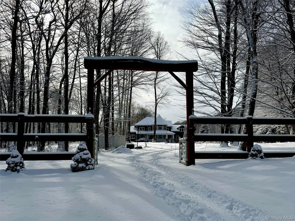 1081 E Mountain Road S Cold Spring NY 10516