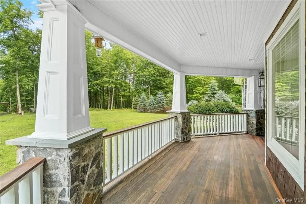 1081 E Mountain Road S Cold Spring NY 10516