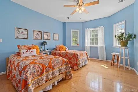 1081 E Mountain Road S Cold Spring NY 10516