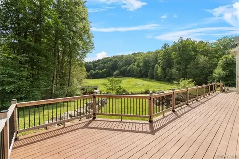 1081 E Mountain Road S Cold Spring NY 10516