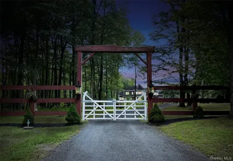 1081 E Mountain Road S Cold Spring NY 10516