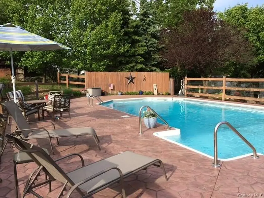55 Bailey Road New Hampton NY 10958