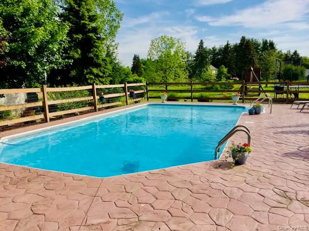 55 Bailey Road New Hampton NY 10958