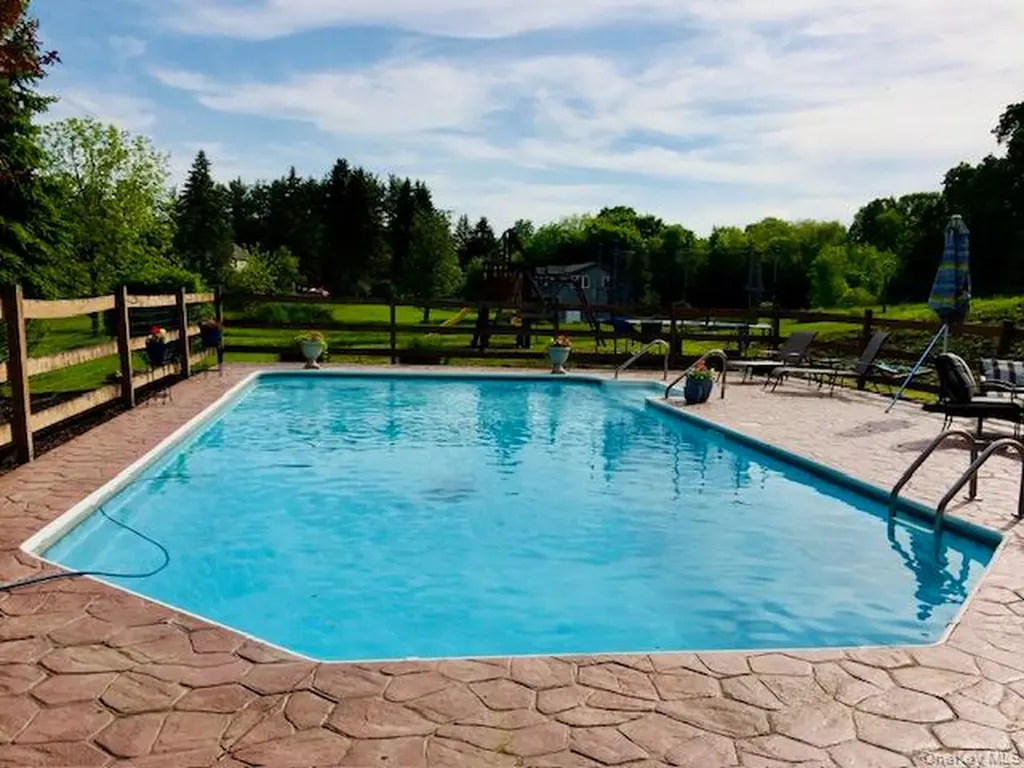 55 Bailey Road New Hampton NY 10958