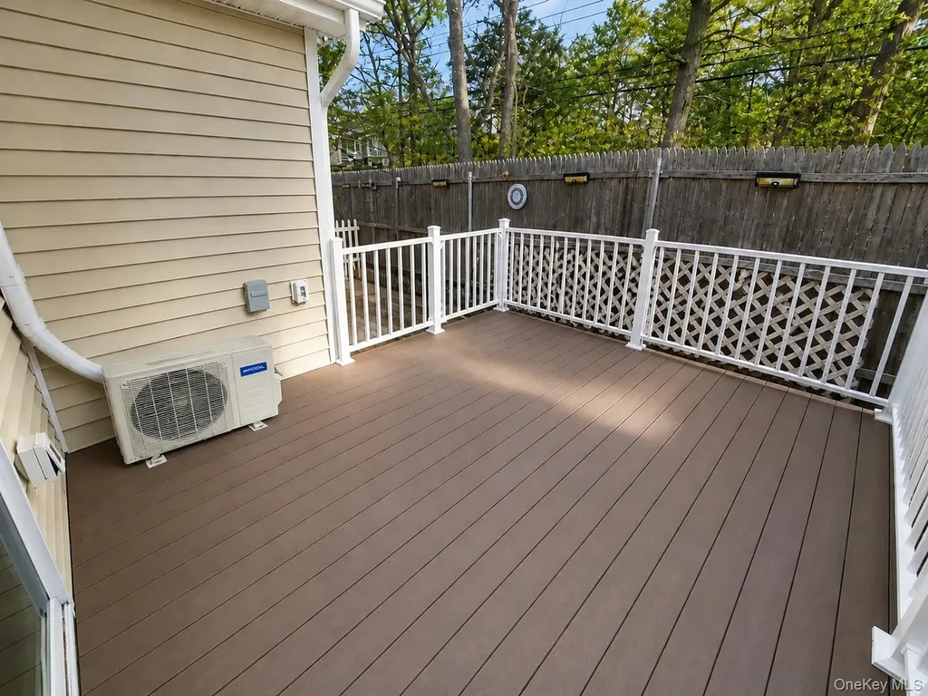 21 Village Circle E Manorville NY 11949