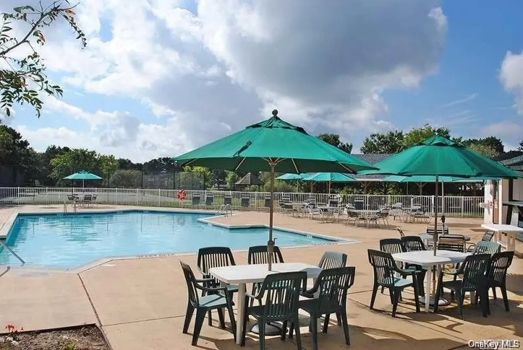 21 Village Circle E Manorville NY 11949