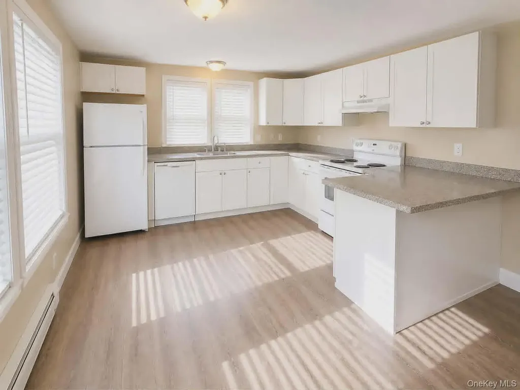21 Village Circle E Manorville NY 11949