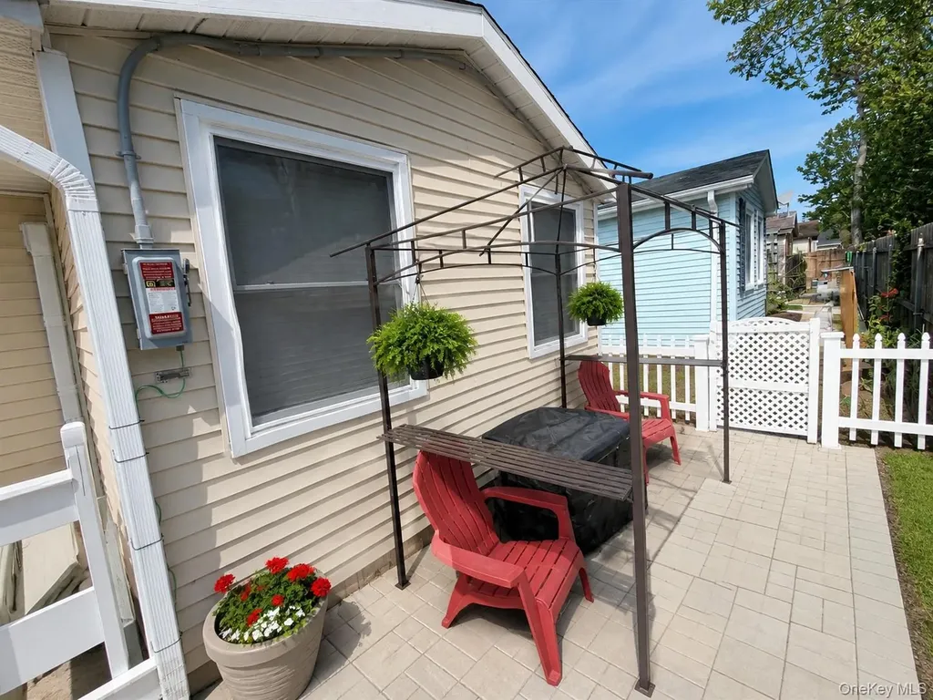 21 Village Circle E Manorville NY 11949