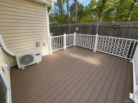21 Village Circle E Manorville NY 11949
