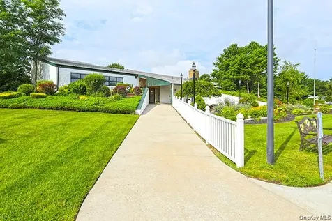 21 Village Circle E Manorville NY 11949